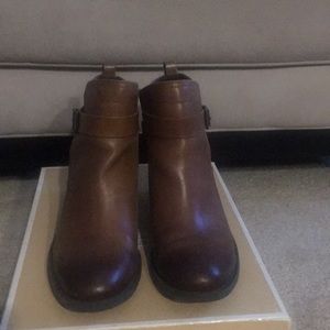 Shoe boots